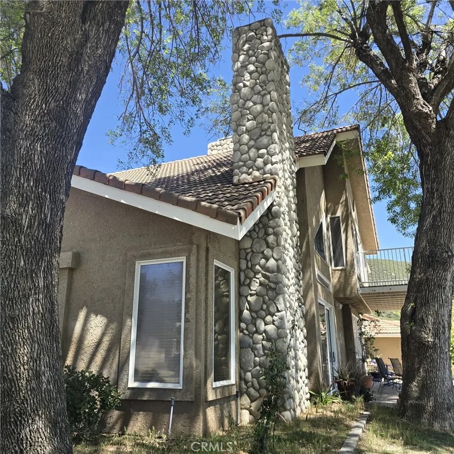 1015 Deercrest