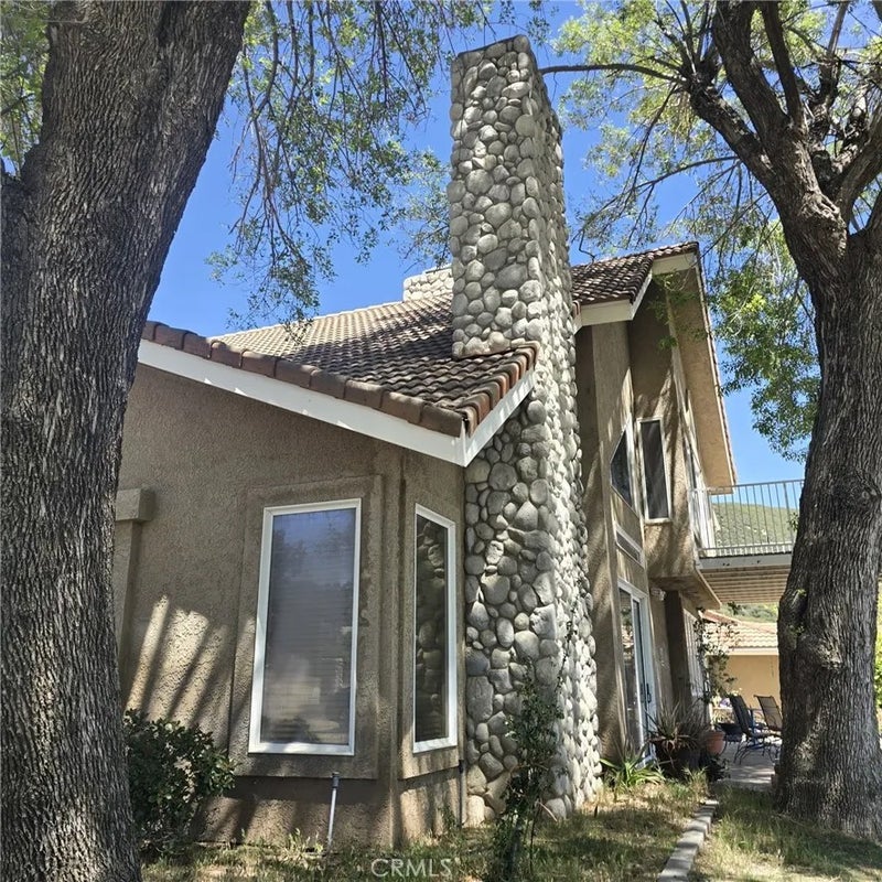 1015 Deercrest