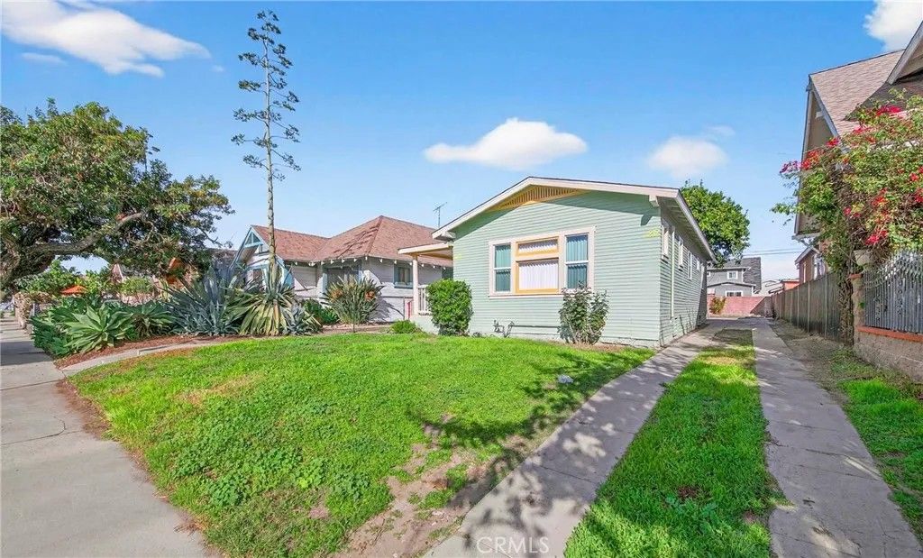 Photo of 917 W 50th Pl, Los Angeles, CA 90037 (MLS # SB26030174)