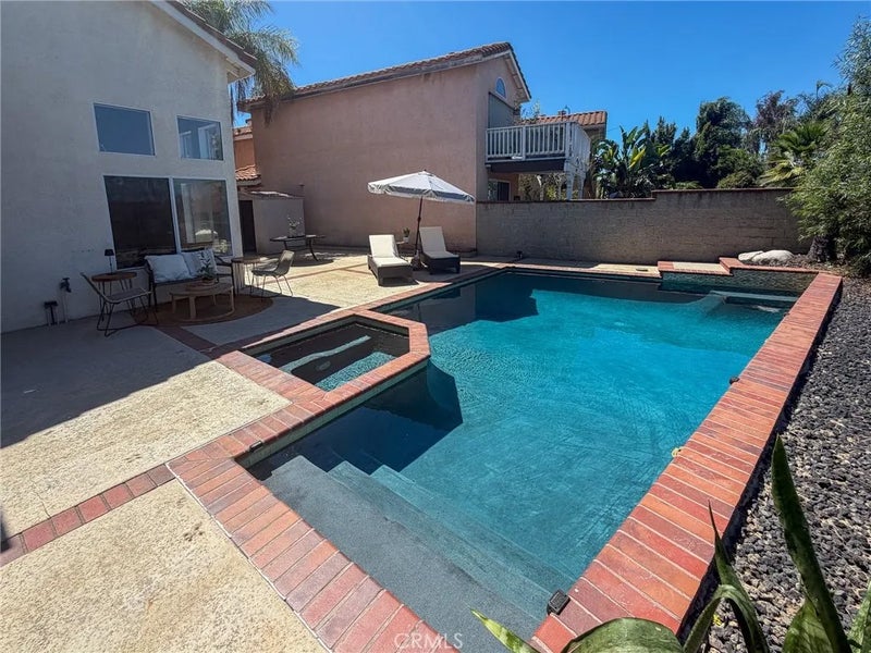 15657 Ladera Vista