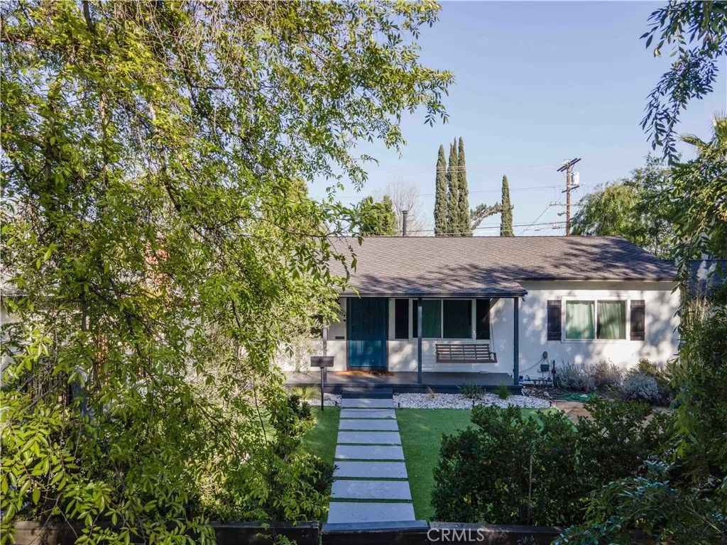 Photo of 6514 Coldwater Canyon, Valley Village, CA 91606 (MLS # SR26061519)
