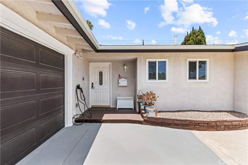 1301 W Roberta