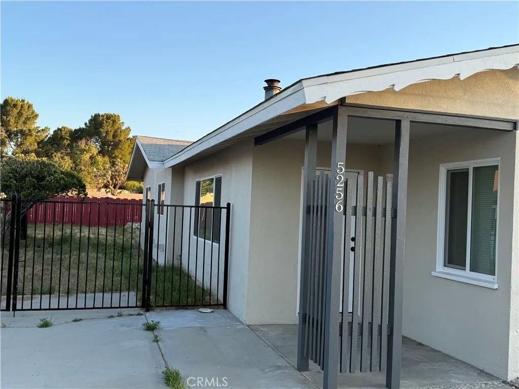 Photo of 5256 W Avenue L, Lancaster, CA 93536 (MLS # SR26094337)