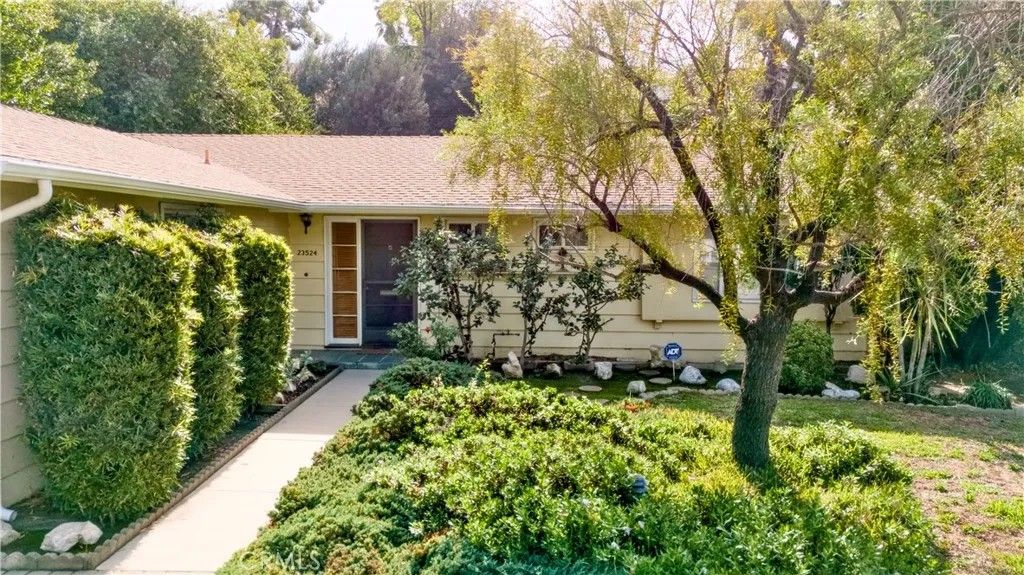 Photo of 23524 Styles, Woodland Hills, CA 91367 (MLS # SR25264042)
