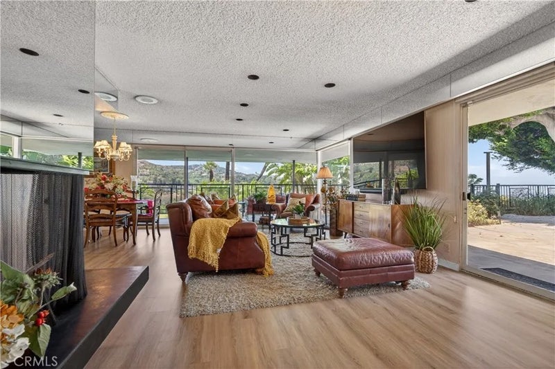 2904 Far View