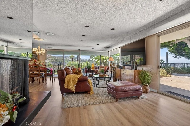 2904 Far View