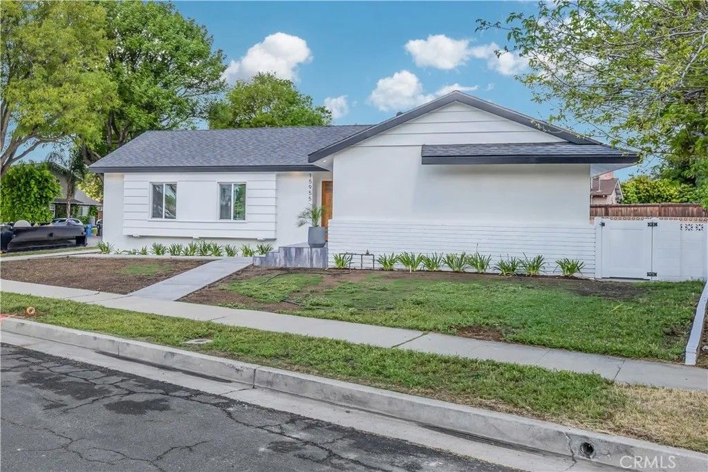 Photo of 15955 Londelius Street, North Hills, CA 91343 (MLS # SR26072148)