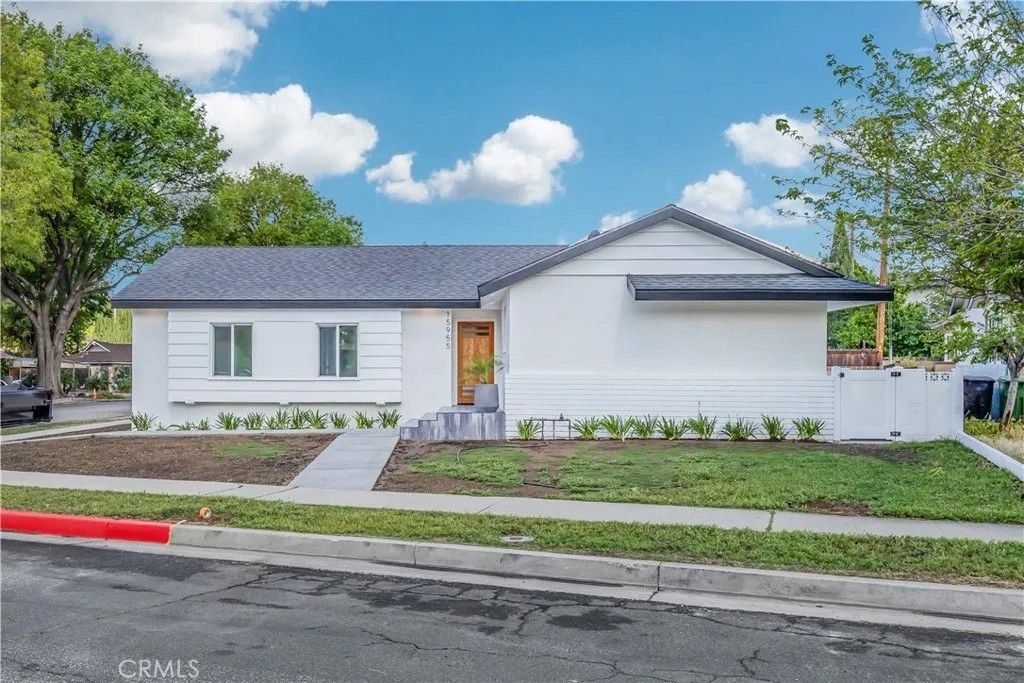 Photo of 15955 Londelius Street, North Hills, CA 91343 (MLS # SR26072148)