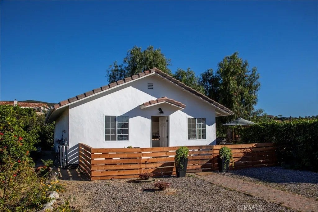 Photo of 37645 Via De Los Arboles #B, Temecula, CA 92592 (MLS # SW26066713)