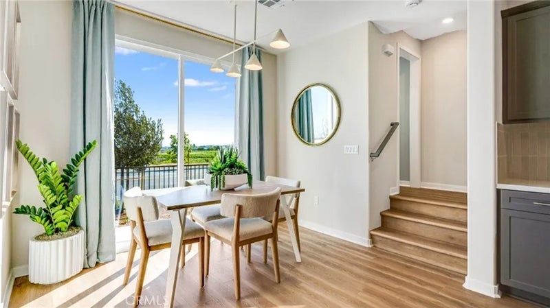 2851 E Amberley Privado