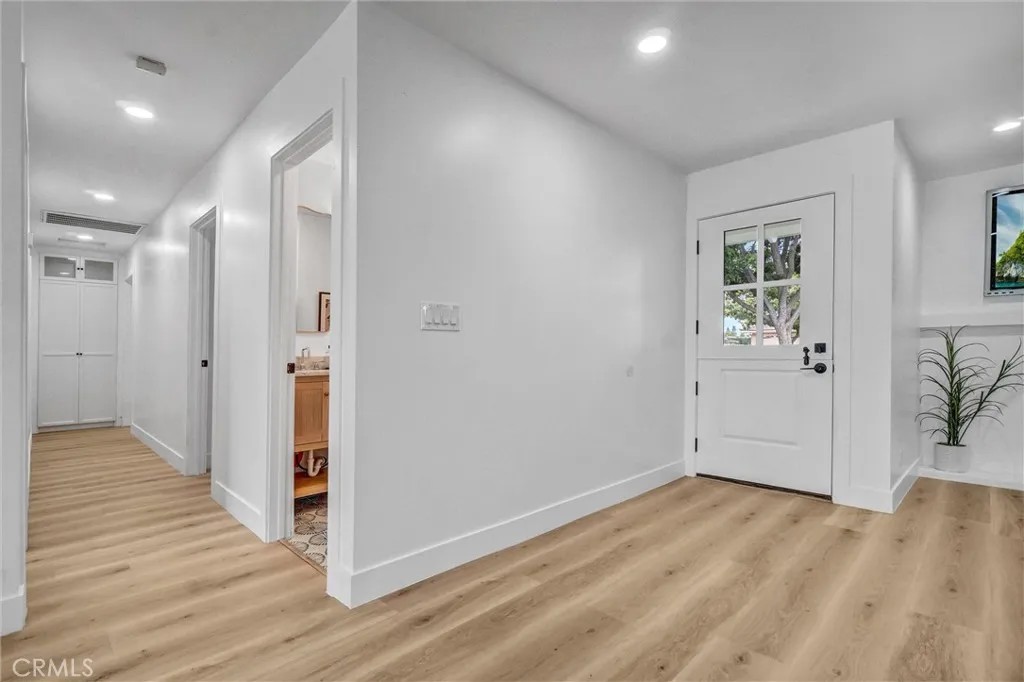 2842 E Virginia Avenue