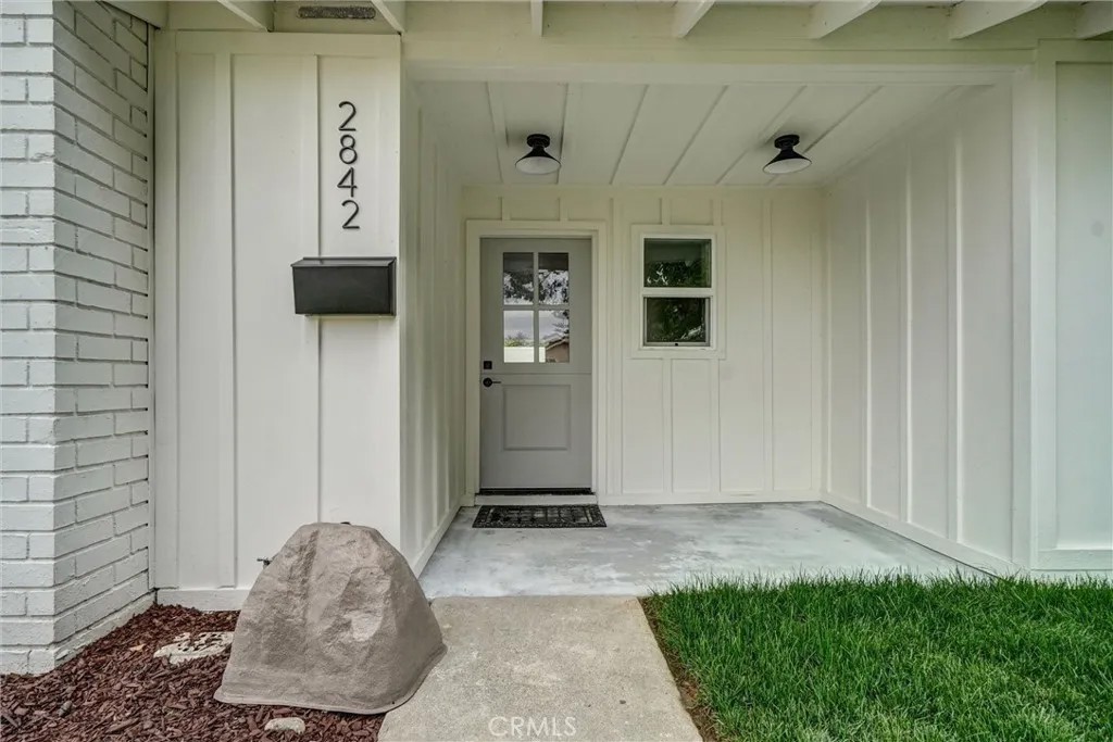 2842 E Virginia Avenue