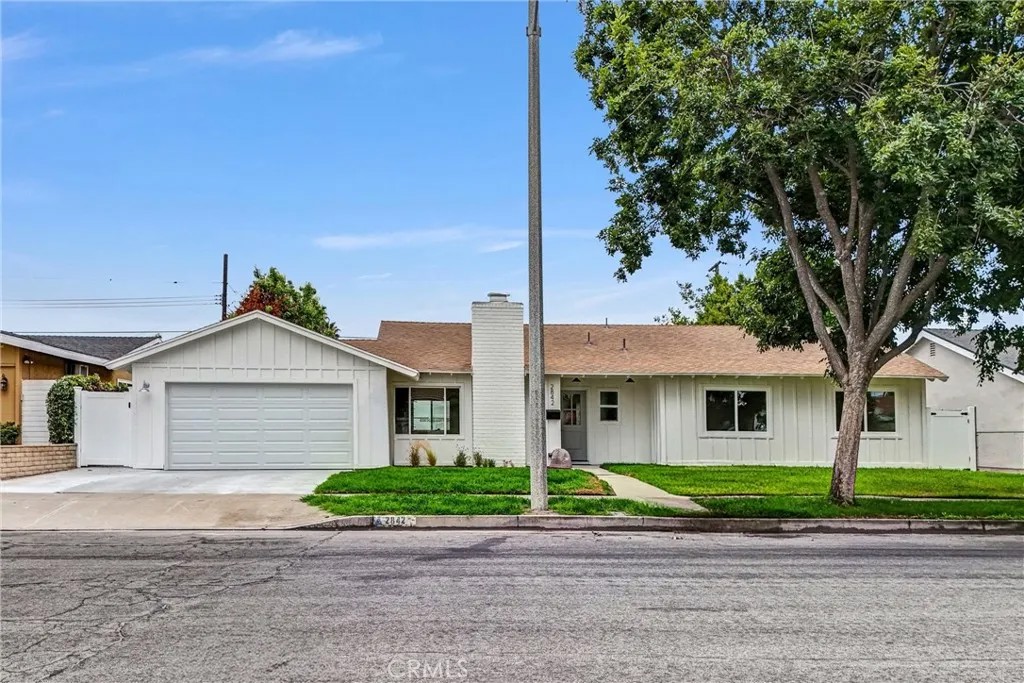 2842 E Virginia Avenue