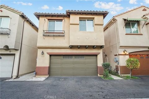Photo of 7619 N Patriot Way, Van Nuys, CA 91405 (MLS # SR25275156)