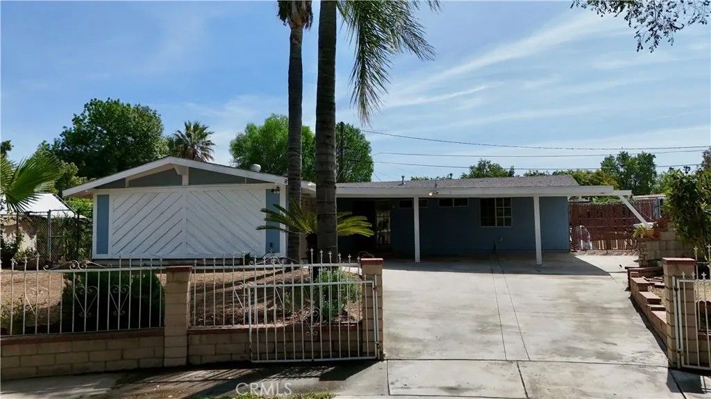 Photo of 8842 Mentone Pl, Riverside, CA 92503 (MLS # IV26064966)