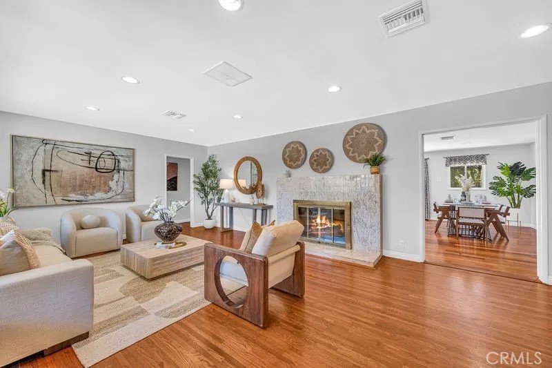2221 S 4th Ave