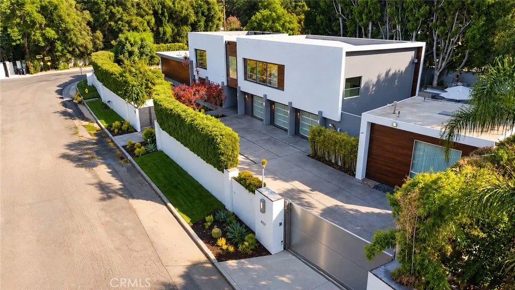 4757 White Oak