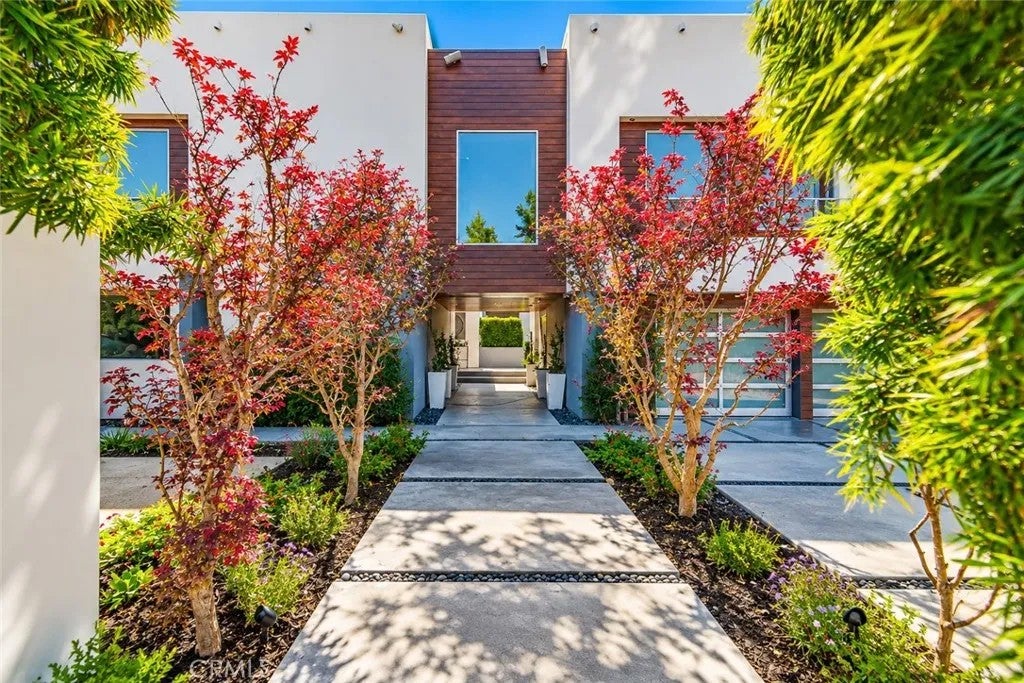 4757 White Oak