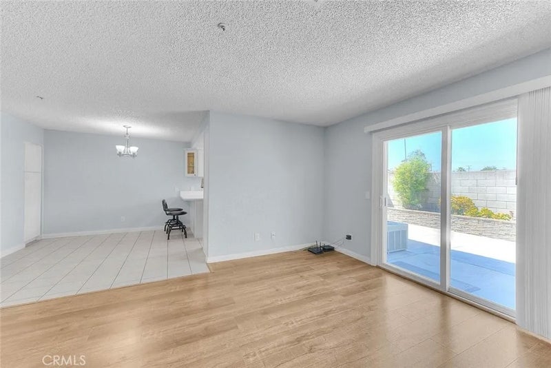 353 E Phillips