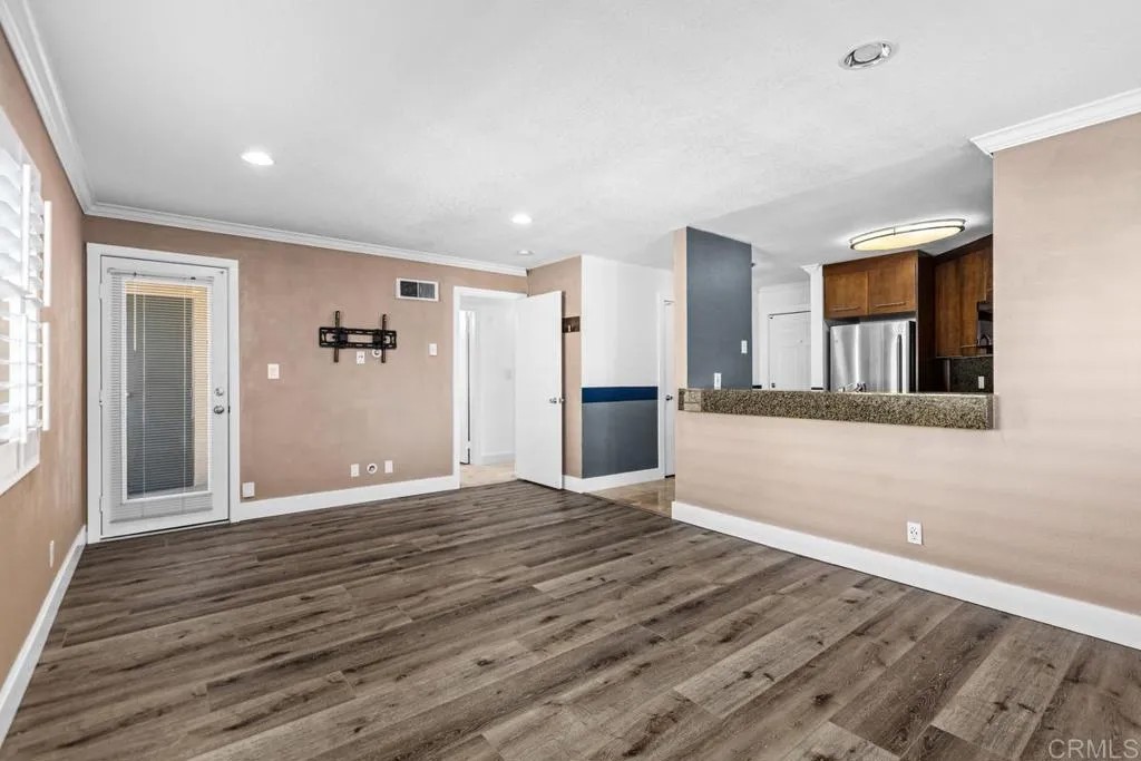 7405 Charmant Drive 2214