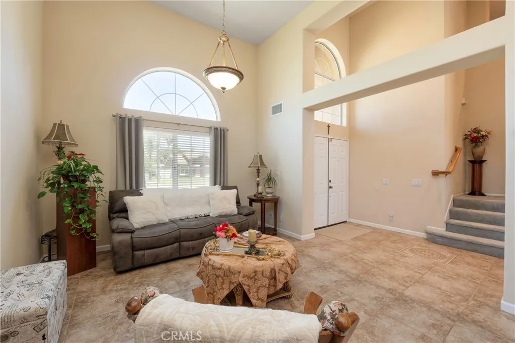 1348 Avenida Roundelay