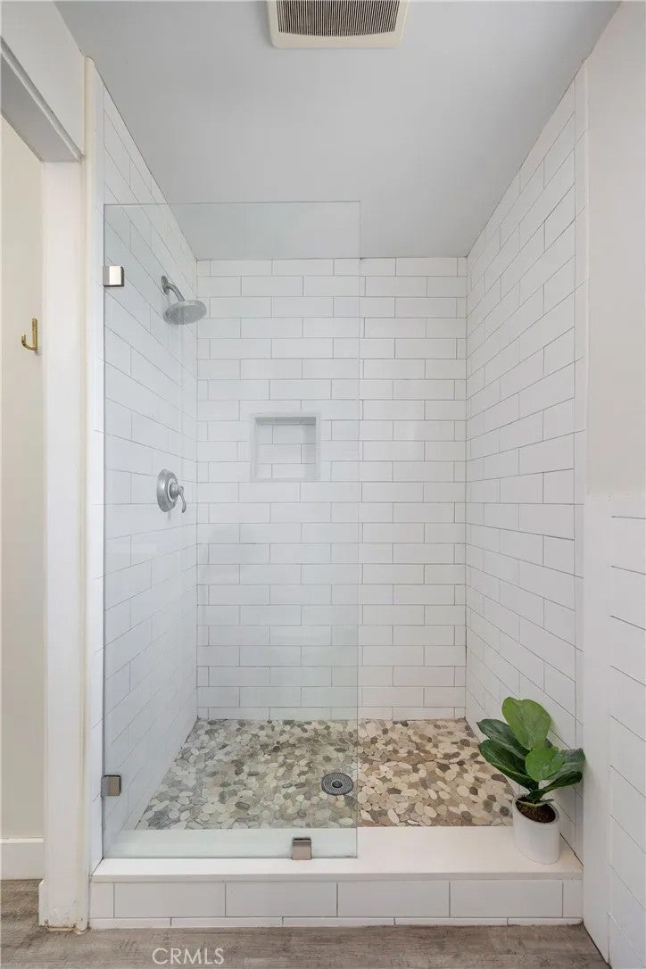 100 Loma Avenue 404