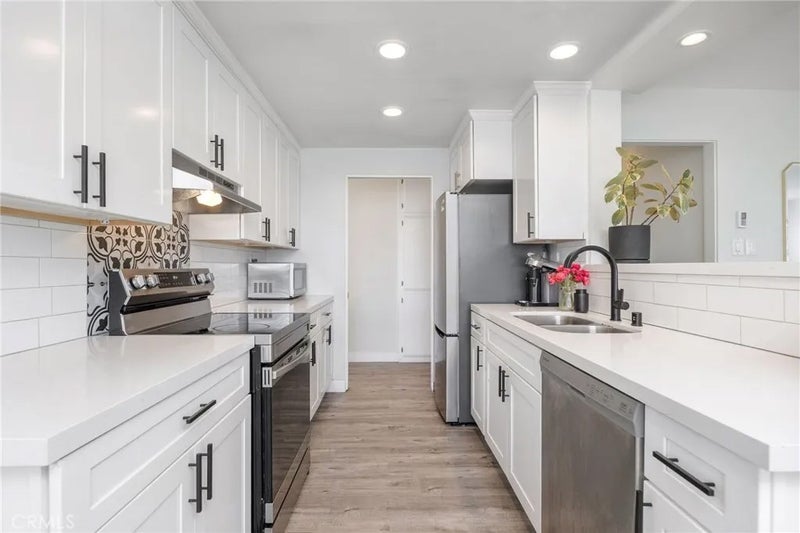100 Loma Avenue 404