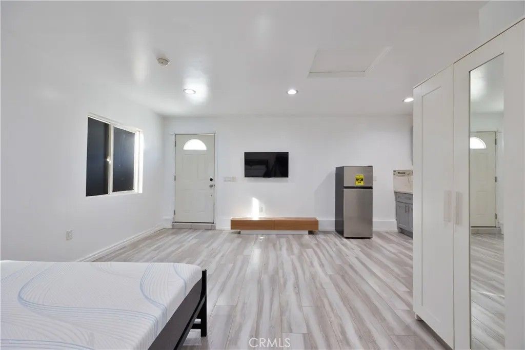 Photo of 19140 Hartland, Reseda, CA 91335 (MLS # SR25280205)