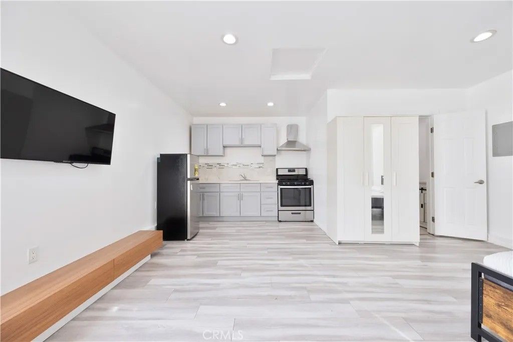 Photo of 19140 Hartland, Reseda, CA 91335 (MLS # SR25280205)