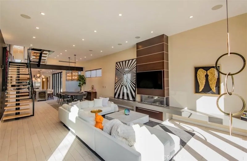 708 Hampton Drive