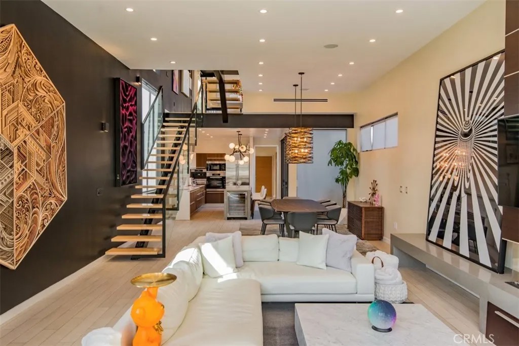 708 Hampton Drive
