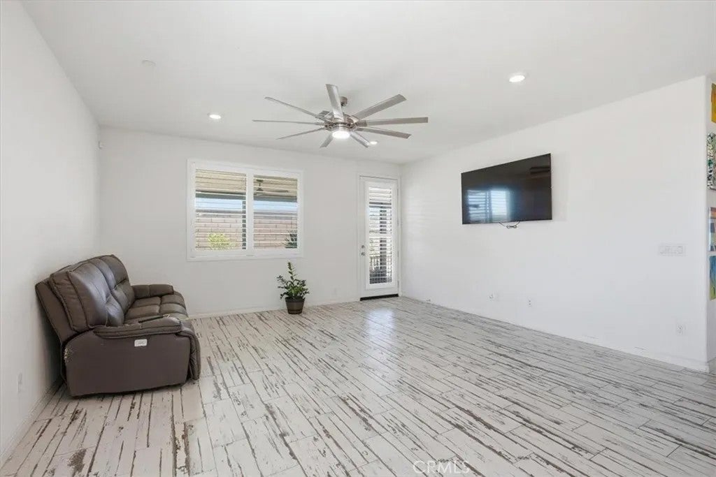 32350 Iron Trail
