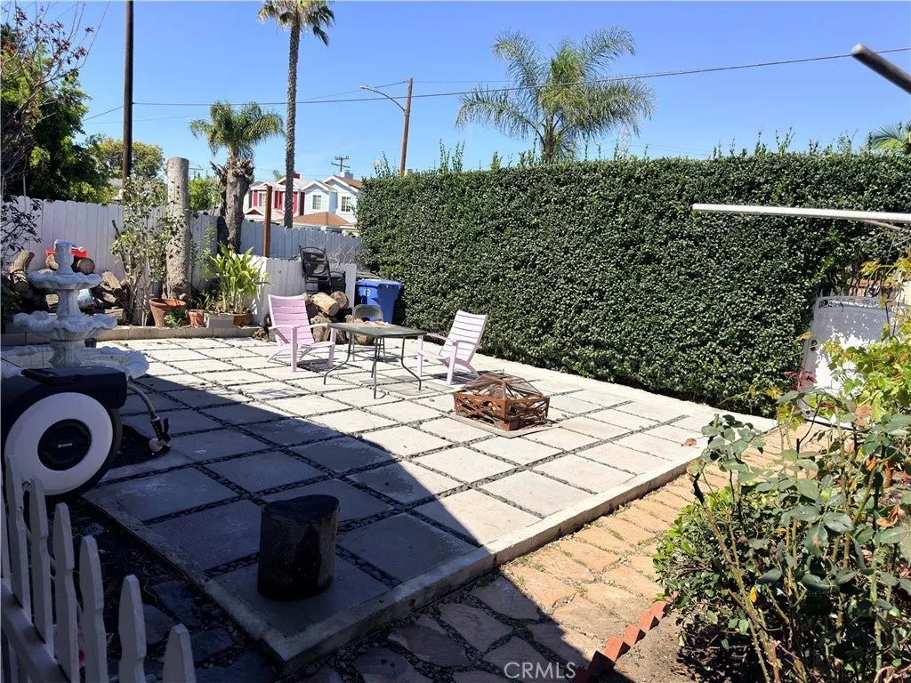 1318 E 100th Street