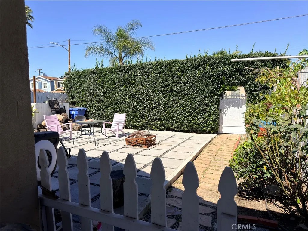 1318 E 100th Street