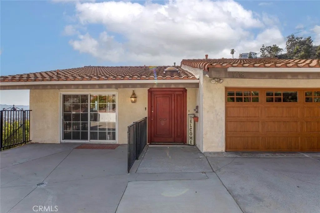 1218 E Tujunga