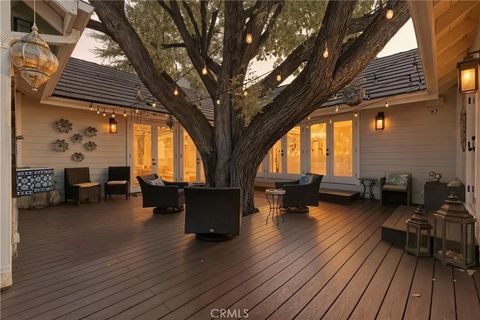 Tiny photo for 23110 Canzonet St, Woodland Hills, CA 91367 (MLS # SR25243023)