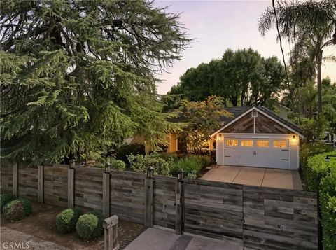 Photo of 23110 Canzonet St, Woodland Hills, CA 91367 (MLS # SR25243023)