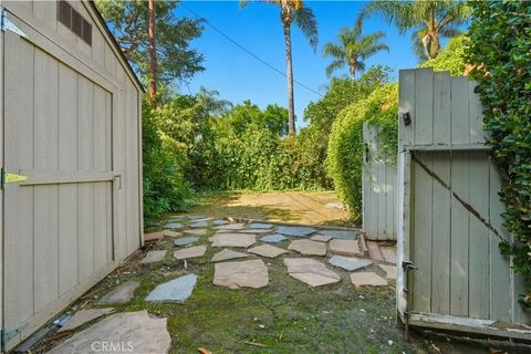 Tiny photo for 23110 Canzonet St, Woodland Hills, CA 91367 (MLS # SR25243023)