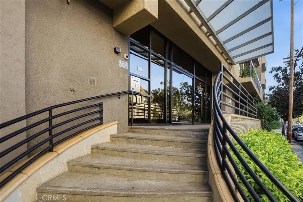 Photo of 7320 Hawthorn Boulevard #108, Los Angeles, CA 90046 (MLS # CV26042752)