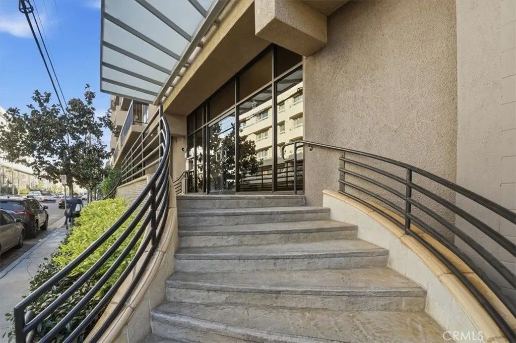 Photo of 7320 Hawthorn Boulevard #108, Los Angeles, CA 90046 (MLS # CV26042752)