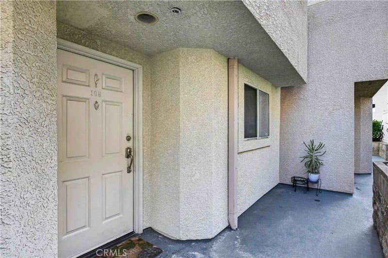 411 N Jackson 105