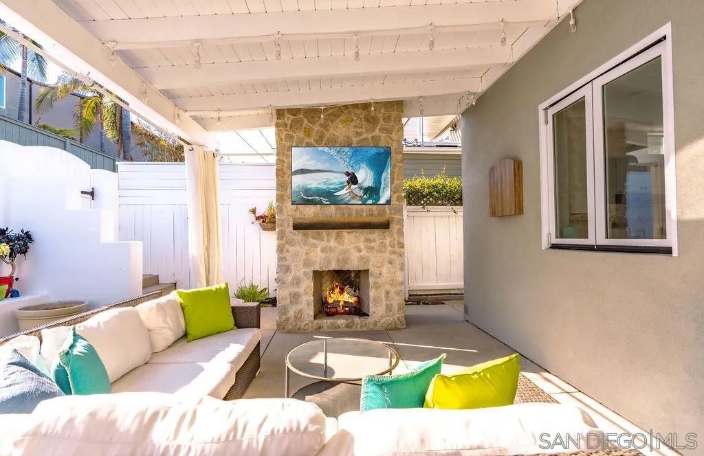 350 La Mesa