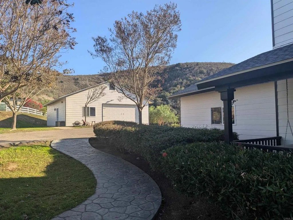 Photo of 1925 Robinhood Road, Vista, CA 92084 (MLS # PTP2509006)