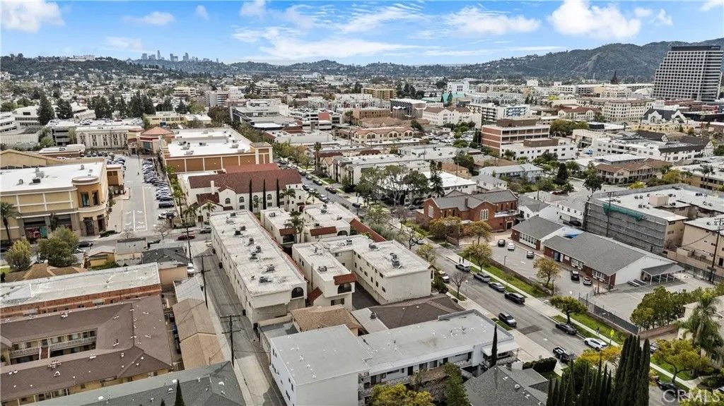 Photo of 322 N Isabel St, Glendale, CA 91206 (MLS # BB26088011)