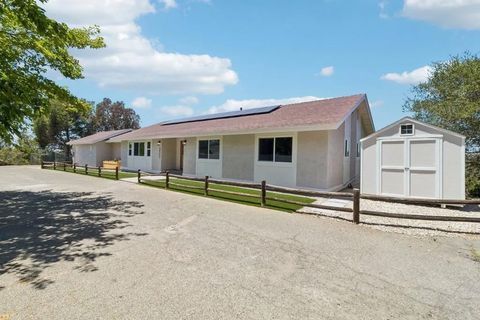Photo of 221 Colina TER, Vista, CA 92084 (MLS # NDP2605910)