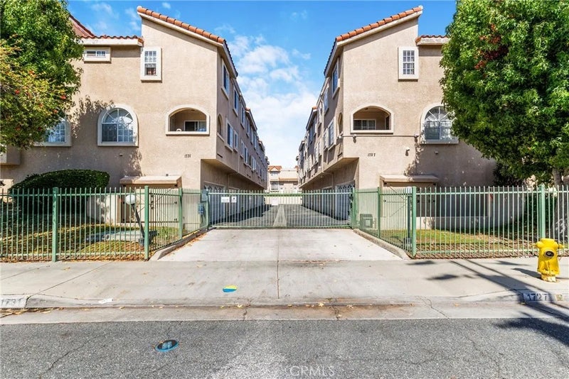 1727 W 149th Street E