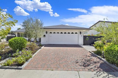 Photo of 12325 Nacido Dr, San Diego, CA 92128 (MLS # 260006435)