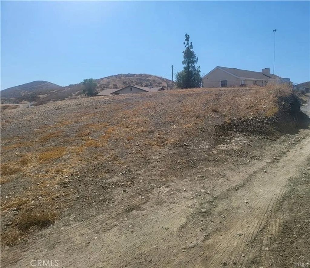 Photo of 1 Circle Drive, Menifee, CA 92587 (MLS # SW26053177)