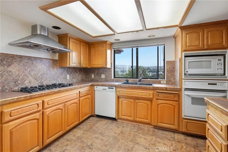 887 N 5th