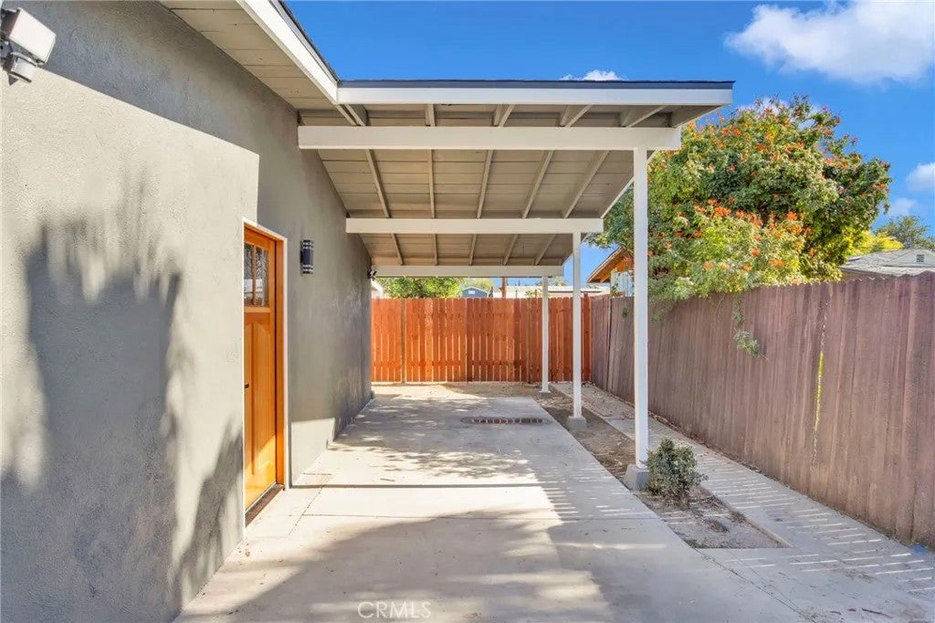 Photo of 2218 Broadway AVE, San Bernardino, CA 92410 (MLS # DW26128504)